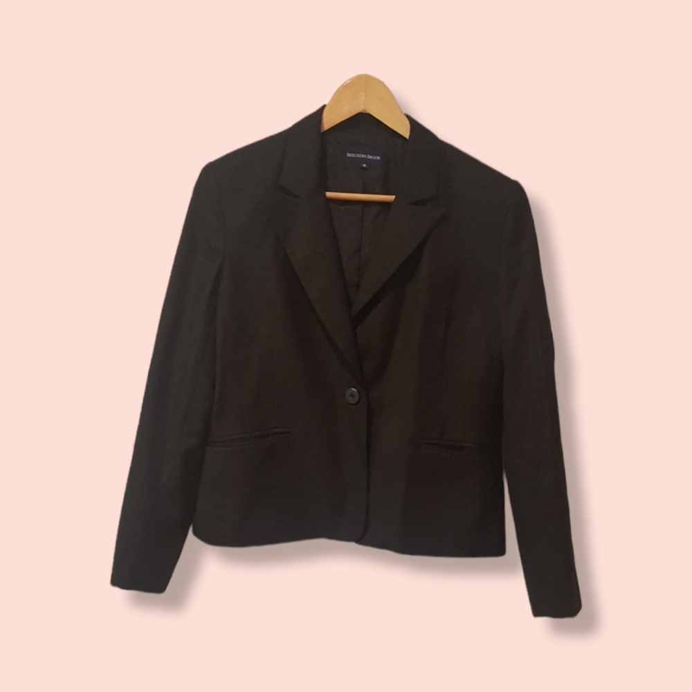 Like New short black blazer size 10